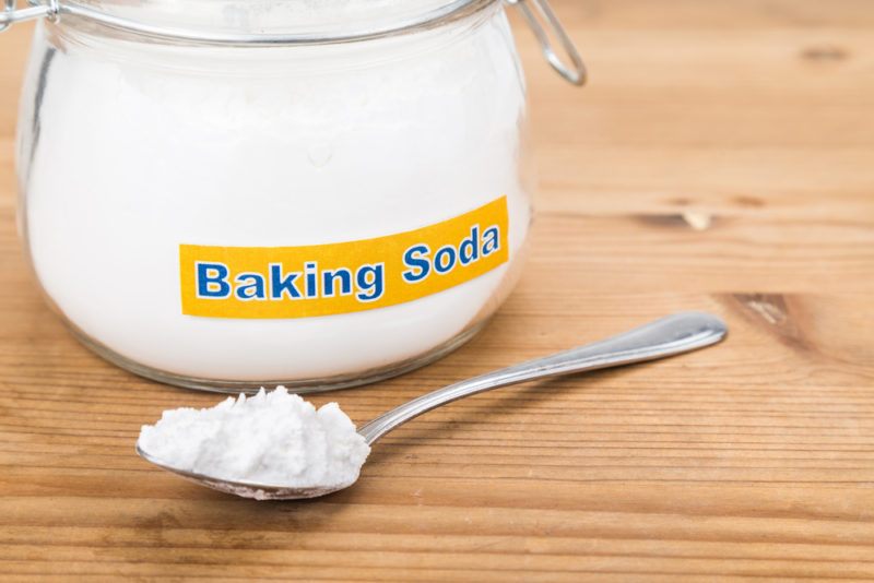 làm trắng răng bằng baking soda