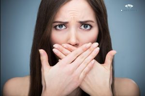 boc-rang-su-bi-hoi-mieng